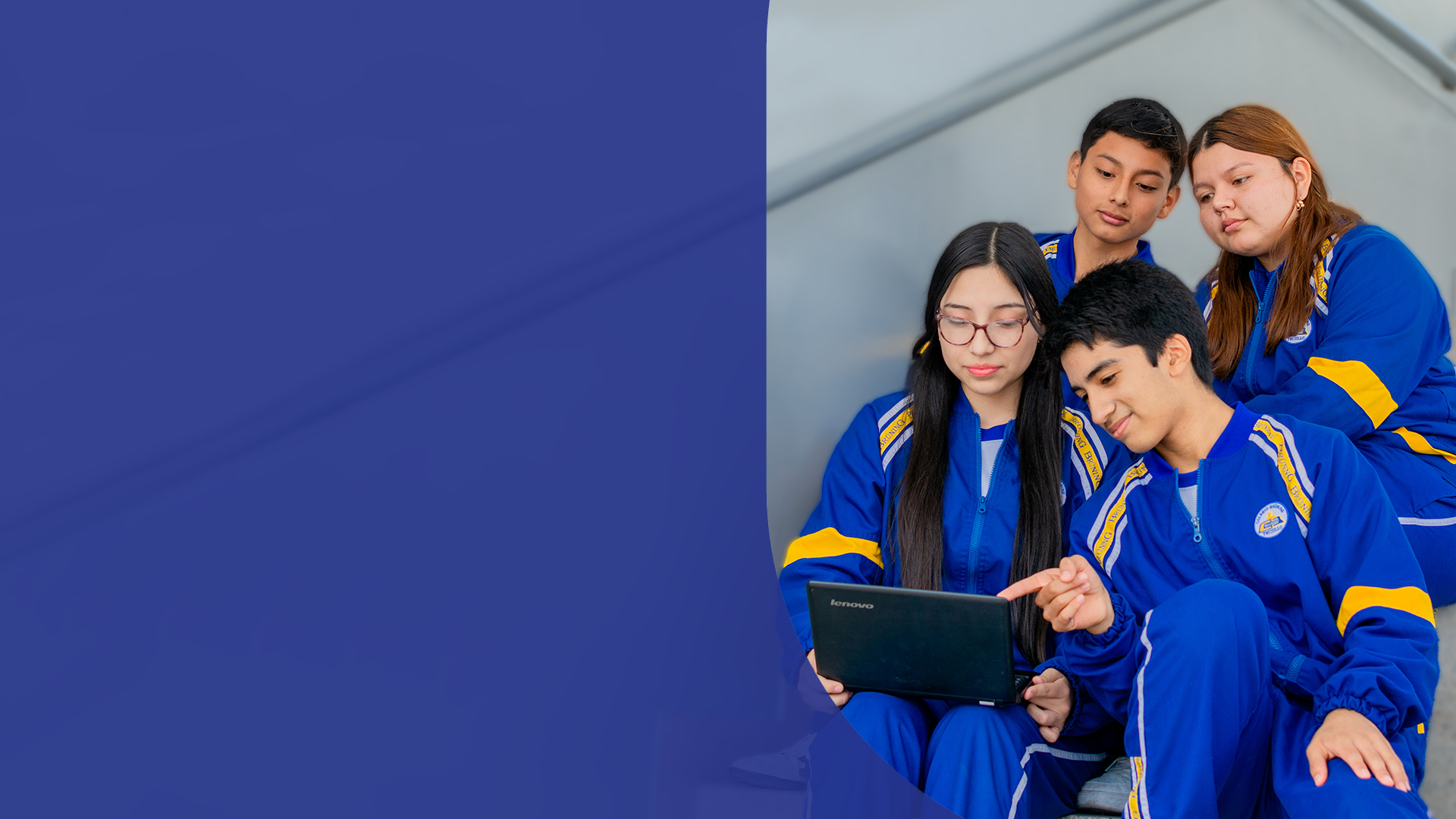 CERTIFICACIÓN INTERNACIONAL <span class="text-transparent bg-clip-text bg-gradient-to-r from-colegio-yellow via-yellow-300 to-amber-400">COMPETENCIAS DIGITALES Y EMPRESARIALES</span>